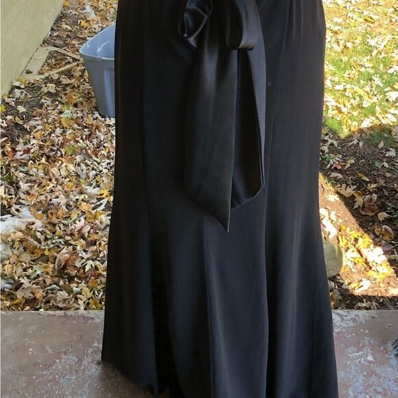 Elegant DAVID'S Bridal Black Flowy Full-Length Dress D273 - Picture 6 of 13